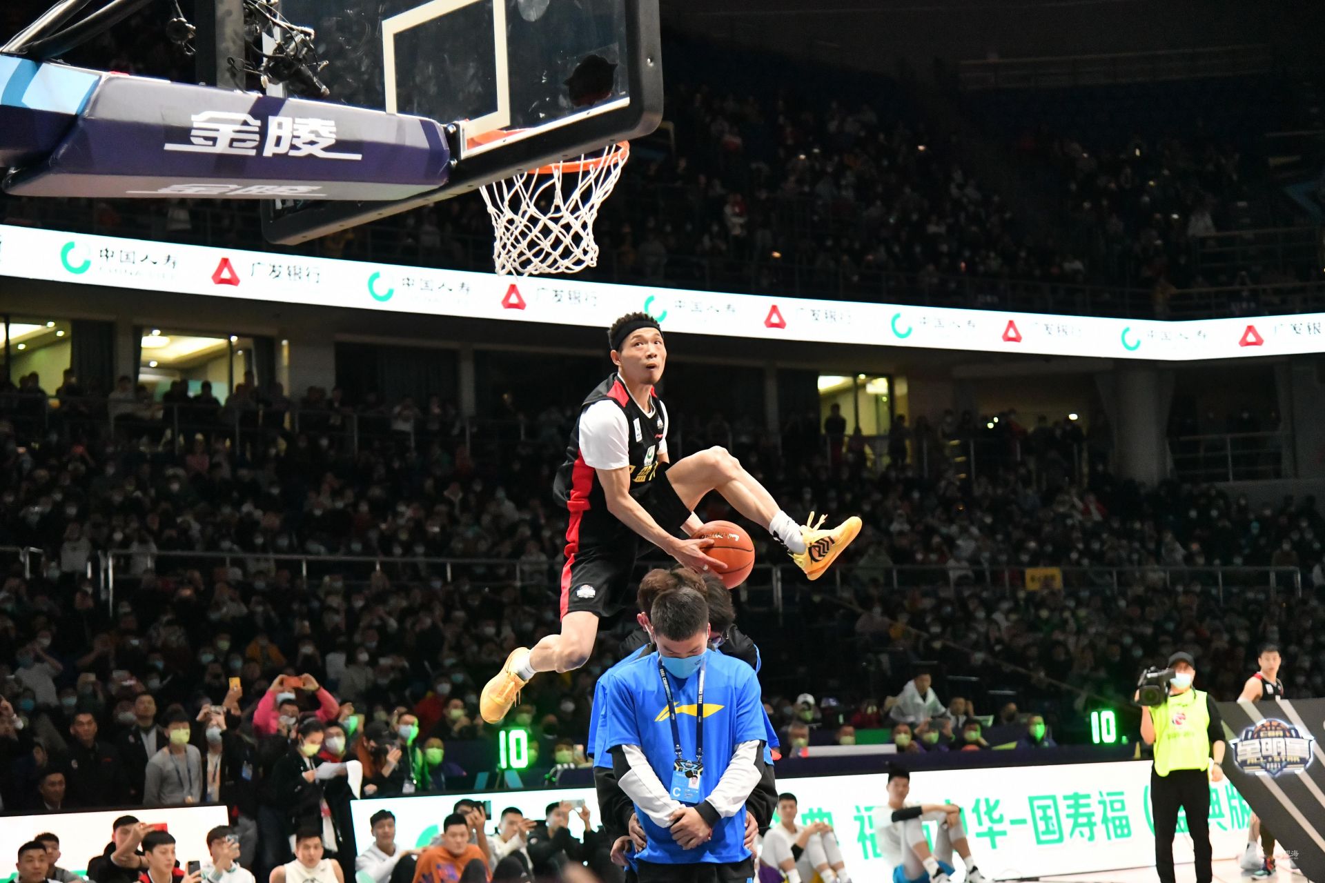 吹罚跳球 吹罚跳球