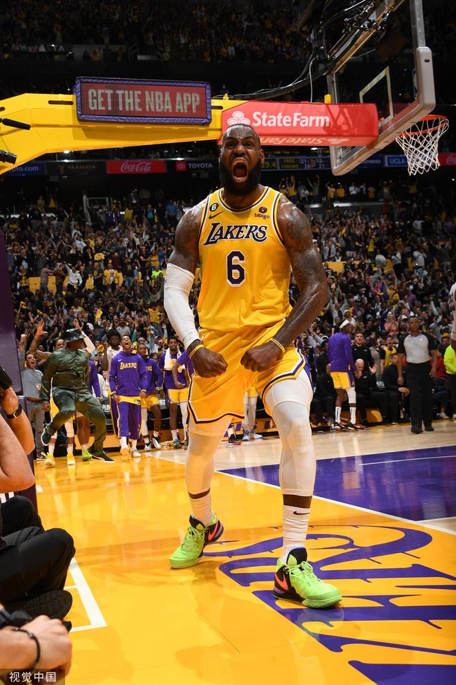 高弧线传中 高弧线传中